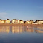 Clair De Falaises