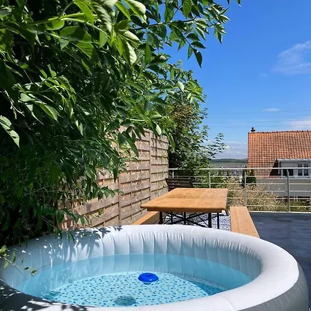 Maison Vue Avec Jardin