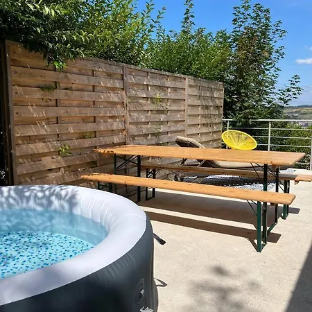 Maison Vue Avec Jardin *